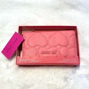 Betsey Johnson Pink Quilted Heart Large Wallet Wristlet Zip Around NWT NIB